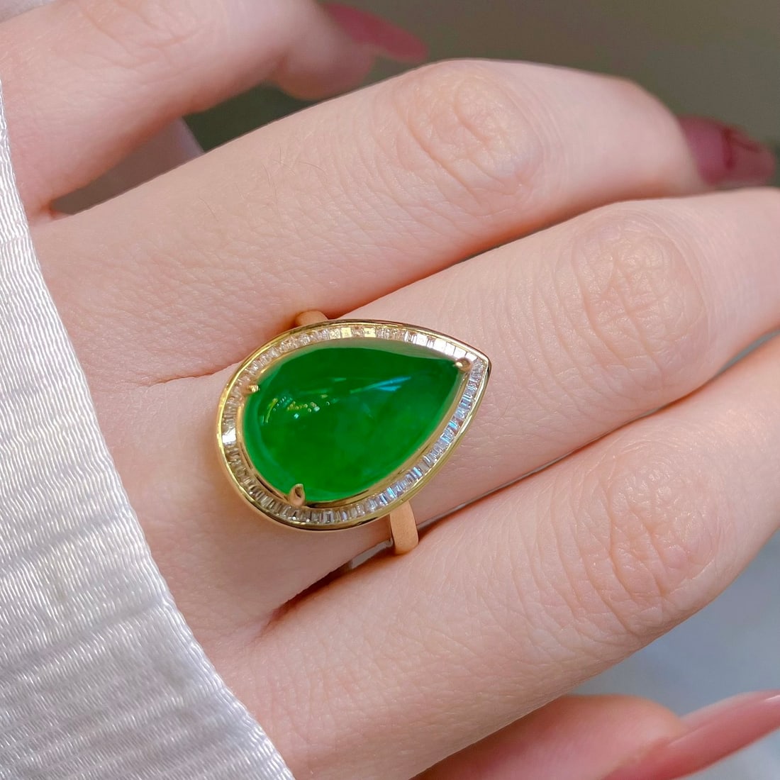 14k Gold 6.48 Ctw Vivid Green Natural Emerald & Diamond Ring - 9