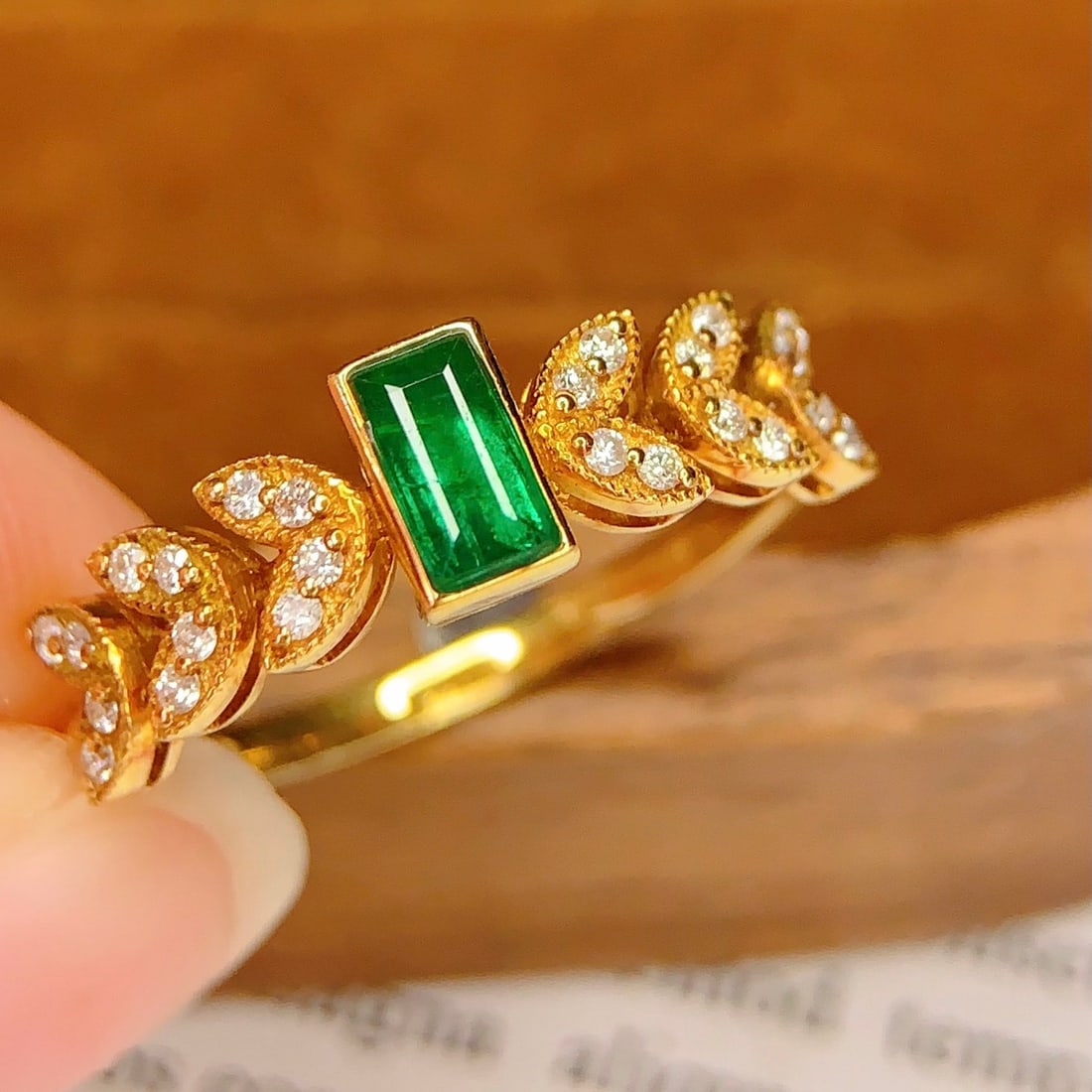 14k Gold 0.45 Ct Vivid Green Natural Emerald & Diamond Ring - 3