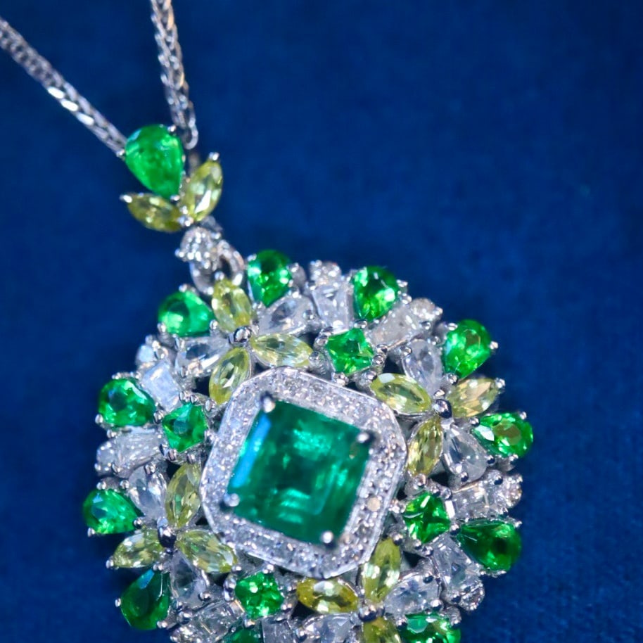 14k Gold 1.27 Ctw Vivid Green Natural Emerald & Diamond Pendant( Without Chain ) - 3