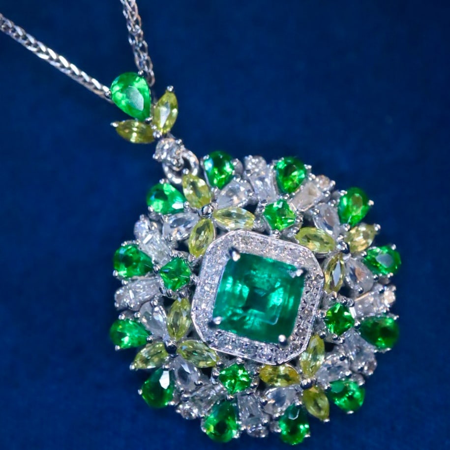14k Gold 1.27 Ctw Vivid Green Natural Emerald & Diamond Pendant( Without Chain ) - 5