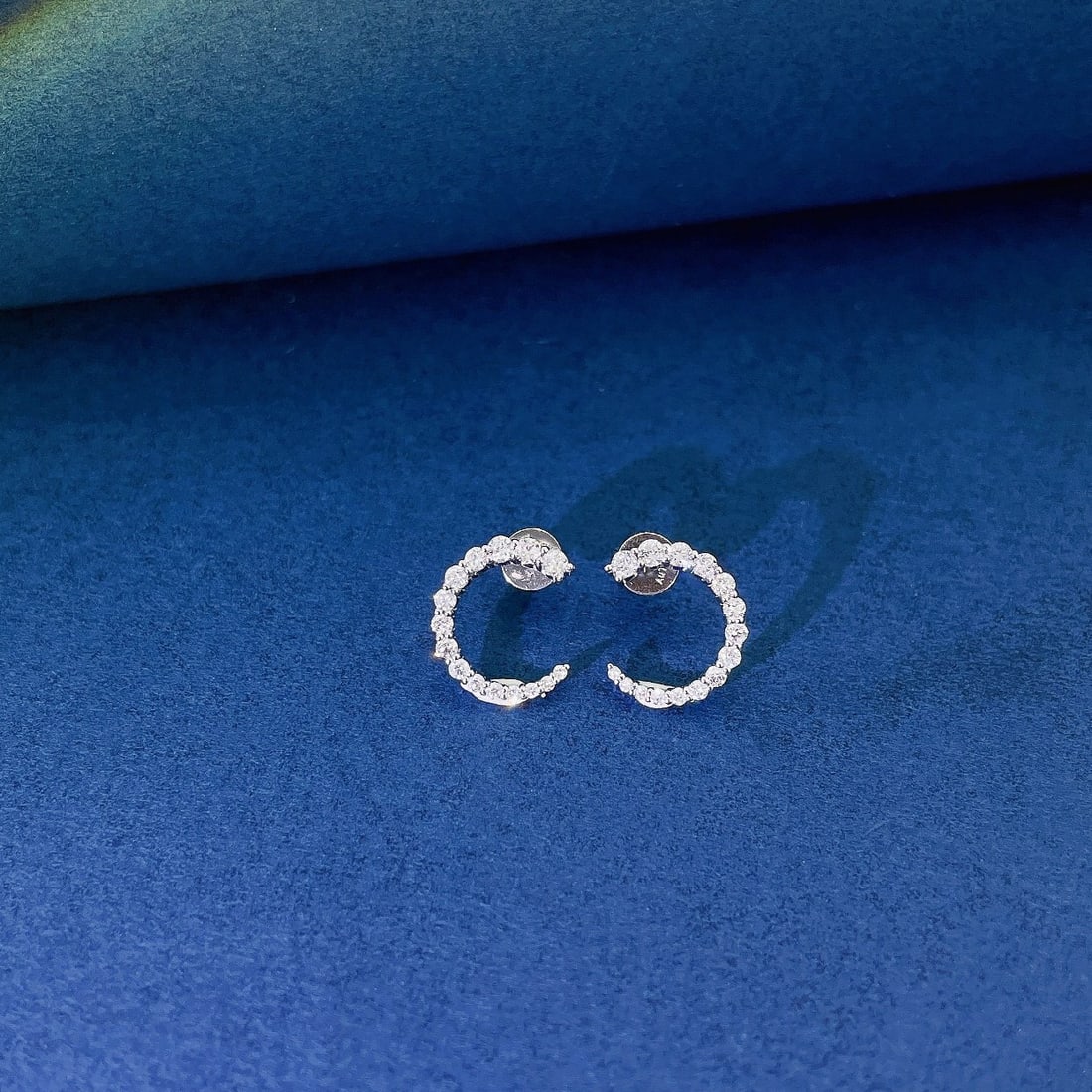 14k Gold 0.40 Ct Natural H Diamond Earrings: Ref:231108379 // gold content:14k gold // main gemstone:diamond // shape:round // carat weight:0. 40ct // clarity grade:vs-si // color:h // treatment:natural // cut grade:g // Condition: NewLow