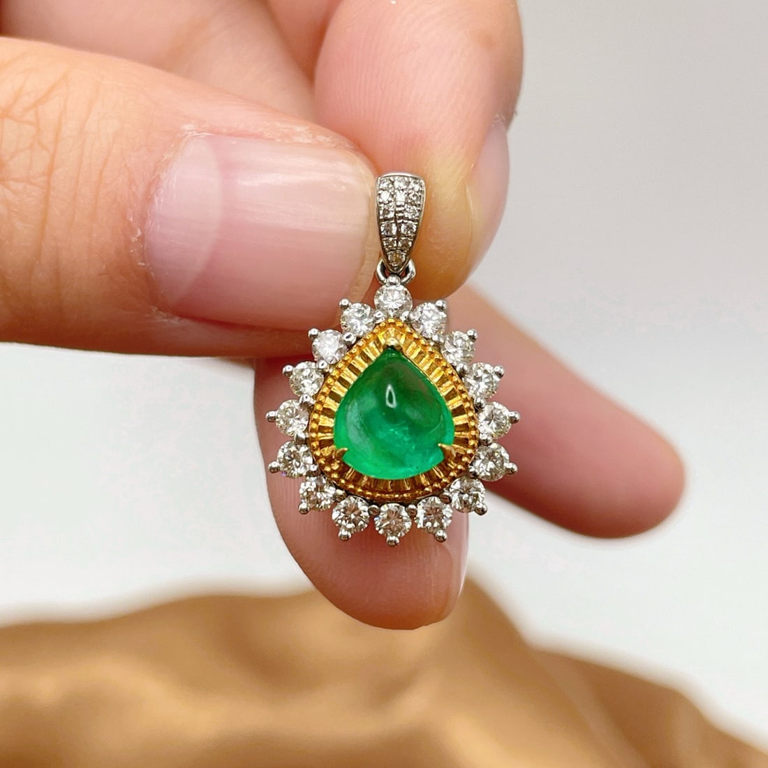 14k Gold 2.01 Ctw Vivid Green Natural Emerald & Diamond Pendant( Without Chain ): Ref:231108439 // gold content:14k gold // main gemstone:emerald // shape:pear // carat weight:1. 31ct // color:vivid green // treatment:natural // // adjacent gemstone 2 : diamond // shape:round //