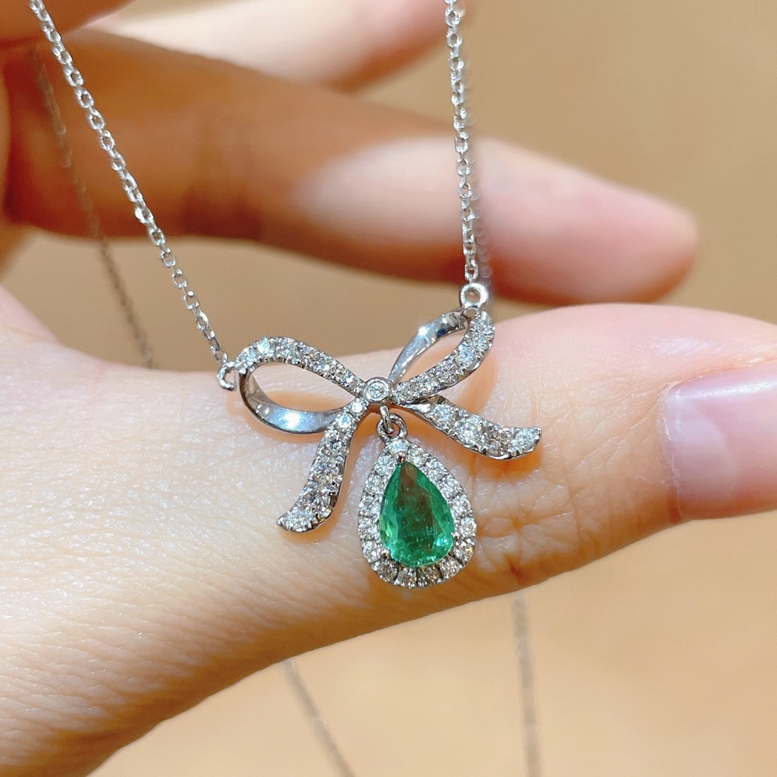 14k Gold 0.81 Ctw Natural Emerald & Diamond Necklace - 2