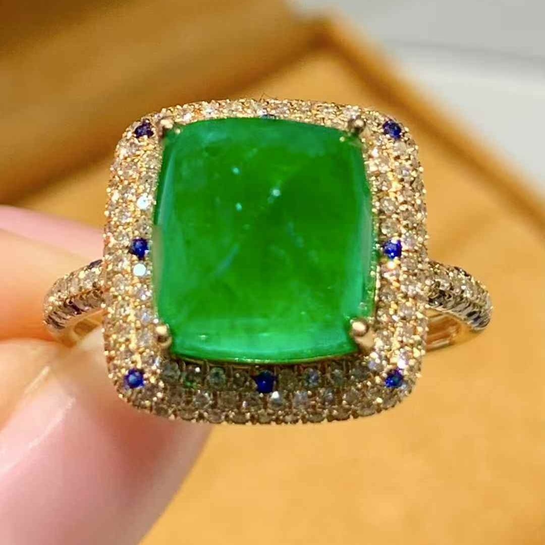 14k Gold 4.5 Ct Vivid Green Natural Emerald & Diamond Ring - 2