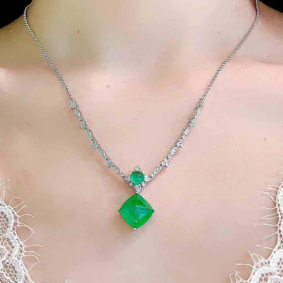 14k Gold 6.9 Ct Vivid Green Natural Emerald & Diamond Necklace - 3