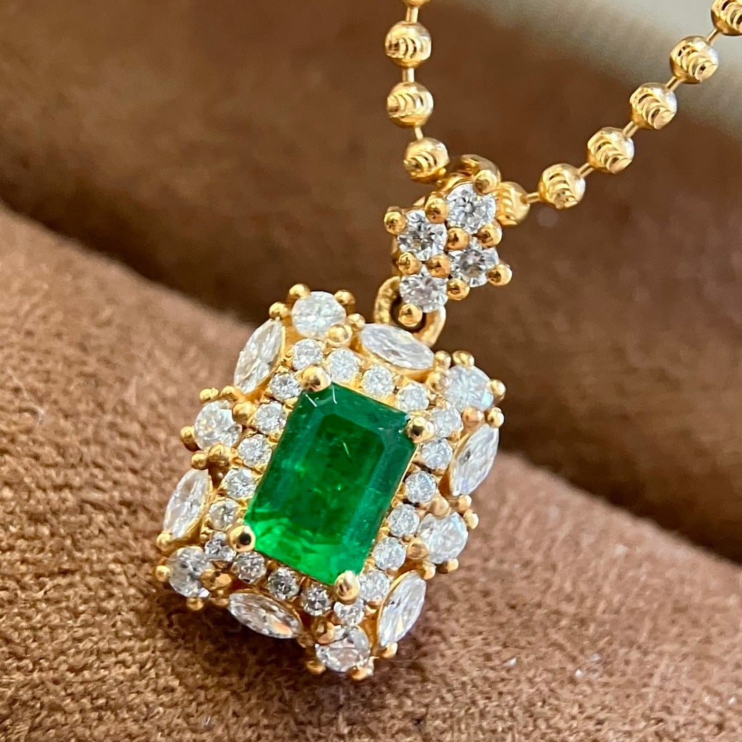 14k Gold 1.20 Ctw Vivid Green Natural Emerald & Diamond Pendant( Without Chain ) - 3