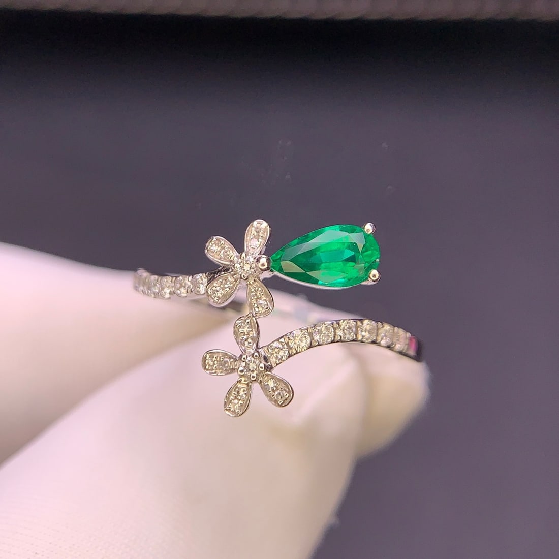 14k Gold 0.49 Ct Vivid Green Natural Emerald & Diamond Ring - 4