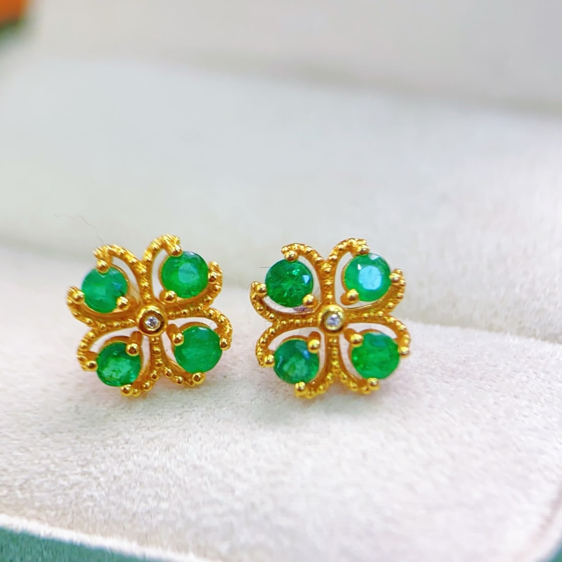 14k Gold 0.7 Ct Natural Emerald & Diamond Earrings - 4