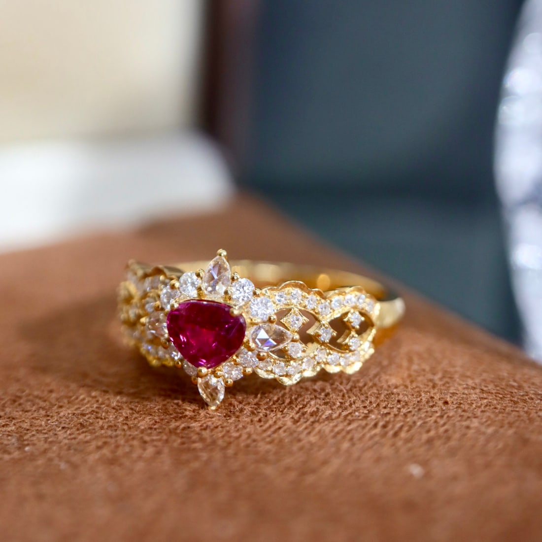 14k Gold 0.87 Ctw Natural Ruby & Diamond Ring - 3
