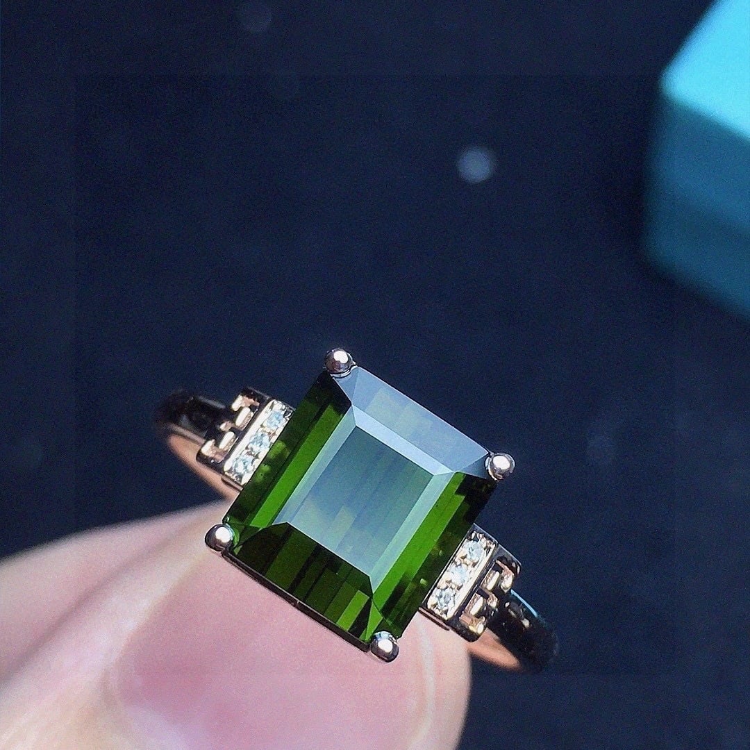 14k Gold 2.73 Ct Natural Tourmaline & Diamond Ring: Ref:231110175 // gold content:14k gold // ring size:7. 25us // // main gemstone:tourmaline // shape:octagonal // carat weight:2. 73ct // color:green // treatment:natural // // adjacent gemstone 2