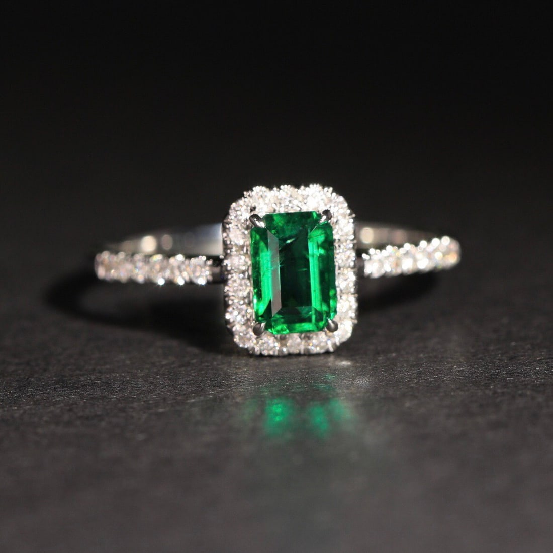 14k Gold 0.85 Ct Vivid Green Natural Emerald & Diamond Ring: Ref:231110188 // gold content:14k gold // ring size:7. 25us // // main gemstone:emerald // shape:octagonal // carat weight:0. 85ct // color:vivid green // treatment:natural // // adjacent gemstone 2 :