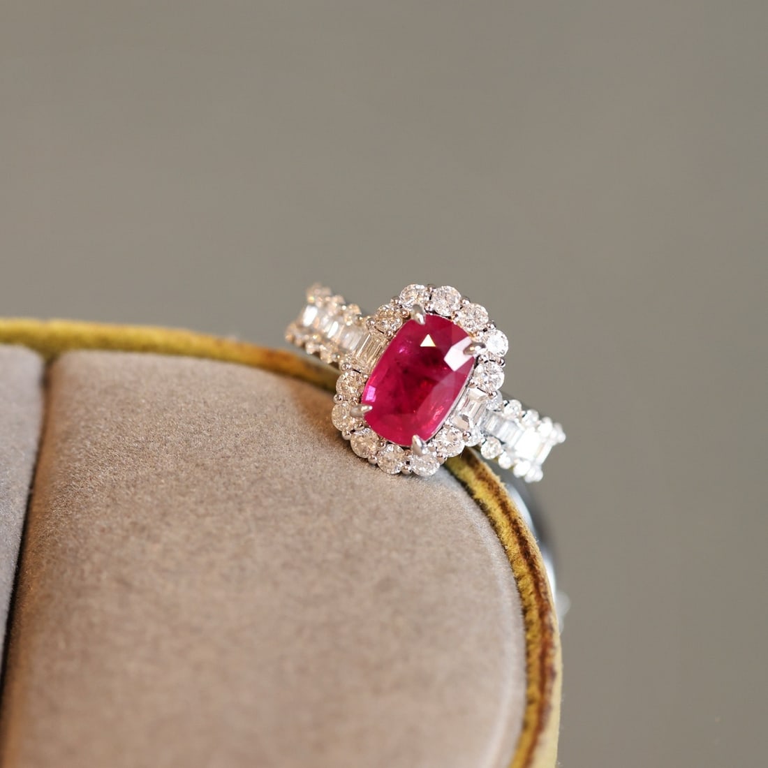 14k Gold 3.31 Ctw Natural Ruby & Diamond Ring - 3