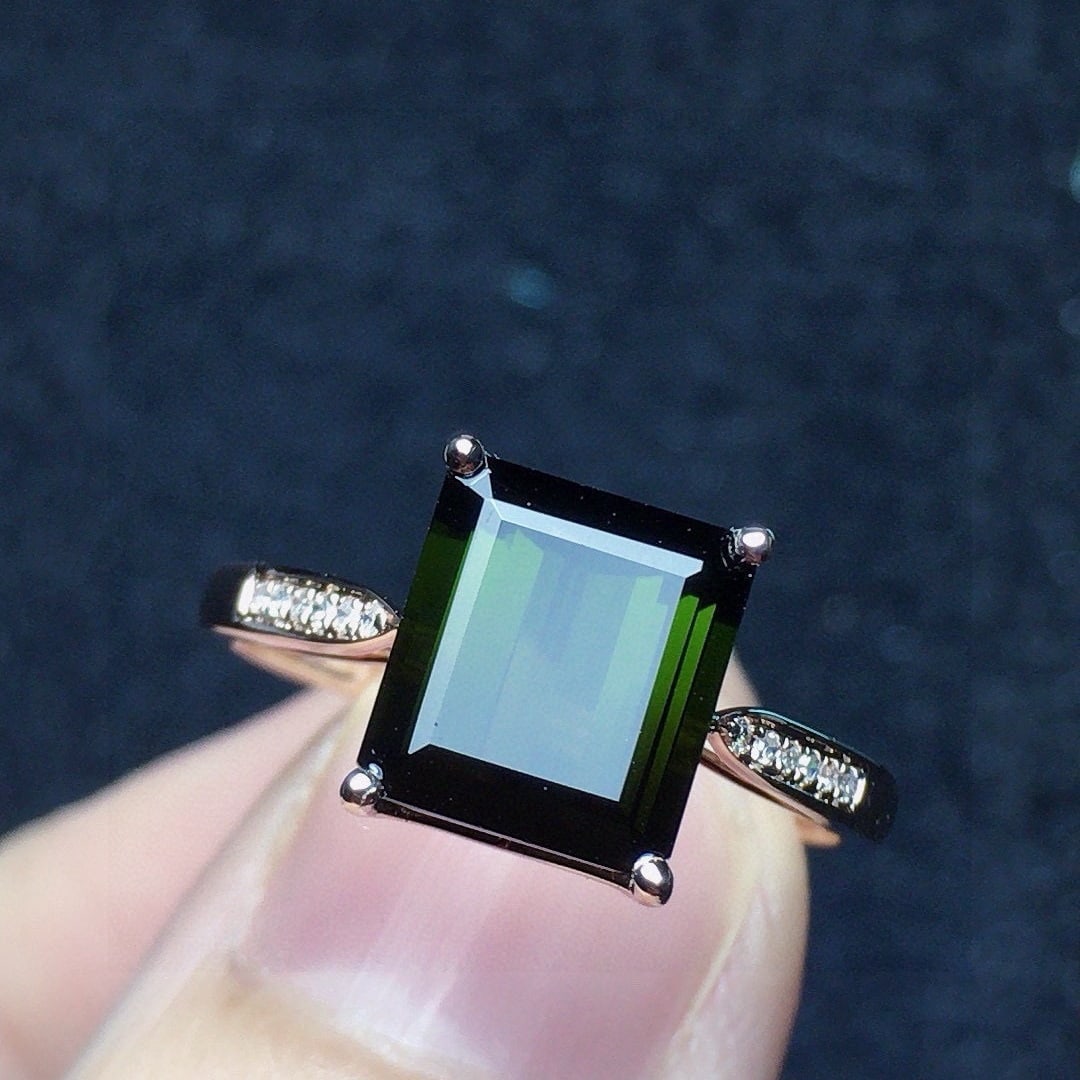 14k Gold 2.65 Ct Natural Tourmaline & Diamond Ring: Ref:231110194 // gold content:14k gold // ring size:7. 25us // // main gemstone:tourmaline // shape:octagonal // carat weight:2. 65ct // color:green // treatment:natural // // adjacent gemstone 2