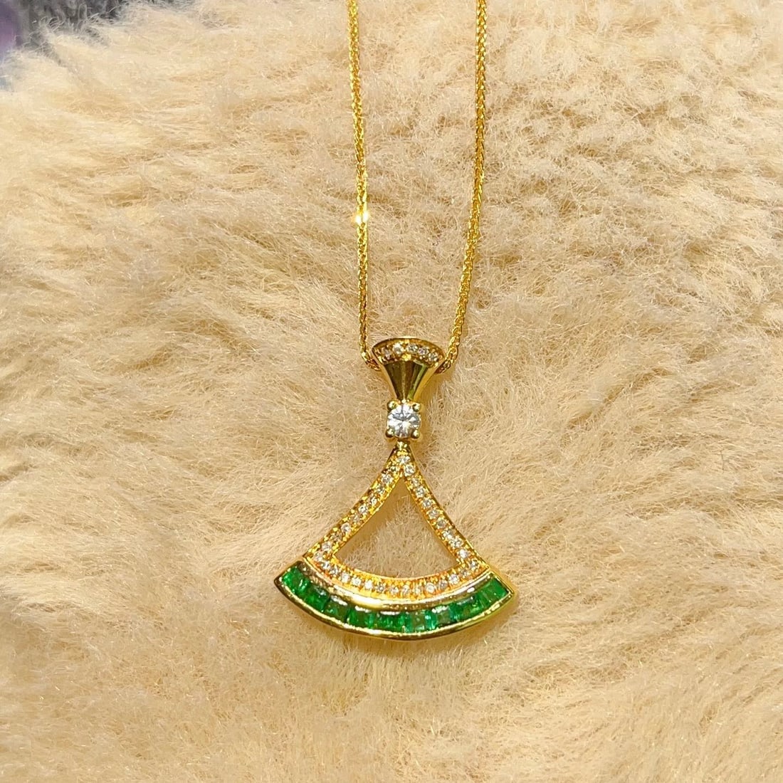 14k Gold 0.80 Ct Vivid Green Natural Emerald & Diamond & Sapphire Necklace - 5