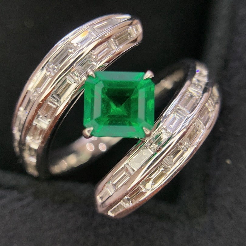 14k Gold 2.03 Ctw Vivid Green Natural Emerald & Diamond Ring - 2