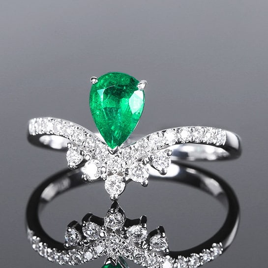 14k Gold 0.89 Ctw Vivid Green Natural Emerald & Diamond Ring - 2