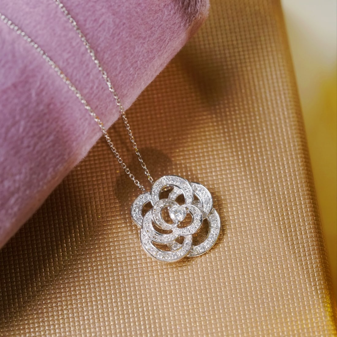 14k Gold 0.65 Ctw Natural H Diamond Necklace - 7