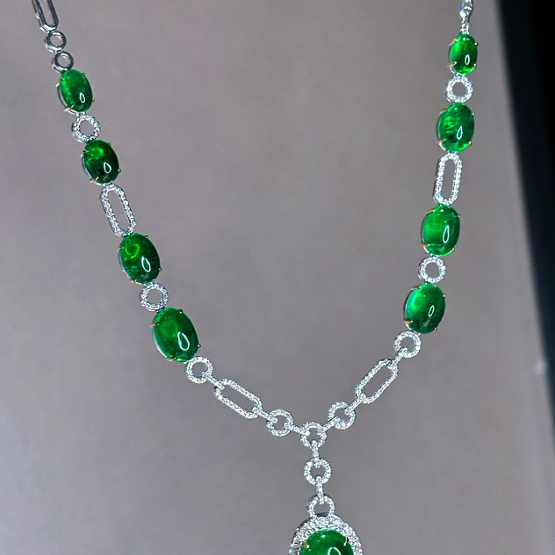 14k Gold 15.8 Ct Vivid Green Natural Emerald & Diamond Necklace - 2