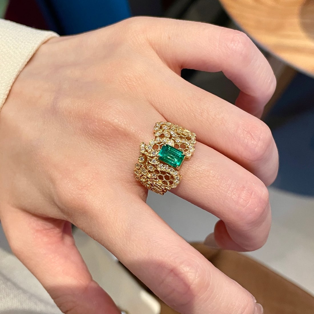 14k Gold 1 Ct Vivid Green Natural Emerald & Diamond Ring - 4