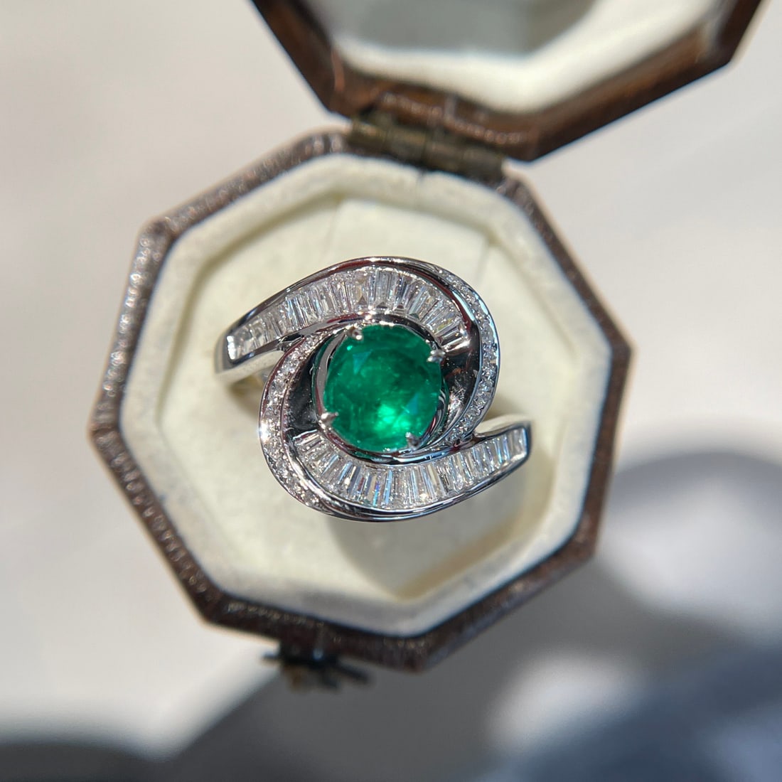 14k Gold 1.12 Ct Vivid Green Natural Emerald & Diamond Ring: Ref:231110378 // gold content:14k gold // ring size:7. 25us // // main gemstone:emerald // shape:oval // carat weight:1. 12ct // color:vivid green // treatment:natural // // adjacent gemstone 2 :