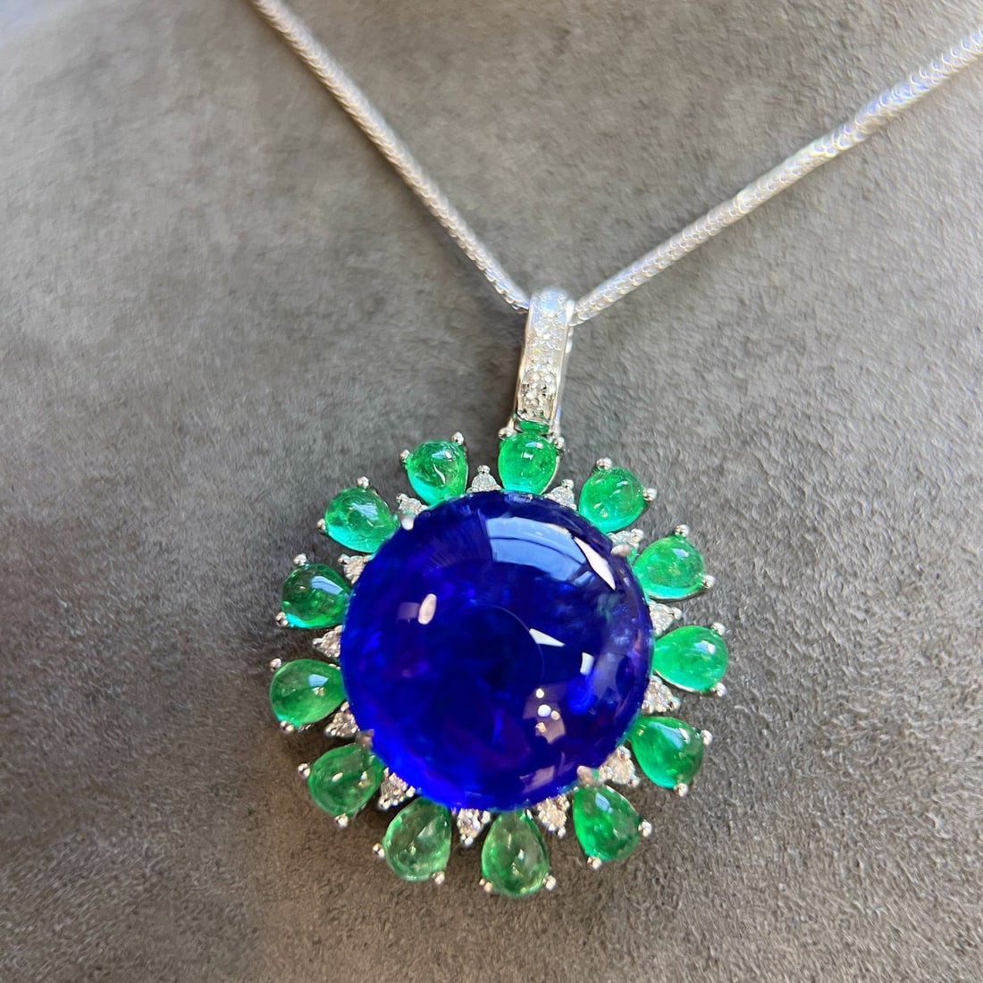 14k Gold 20.00 Ctw Natural Tanzanite & Emerald Pendant( Without Chain ) - 4