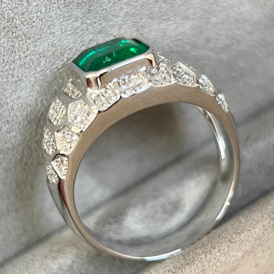 14k Gold 2.45 Ctw Vivid Green Natural Emerald & Diamond Ring - 3
