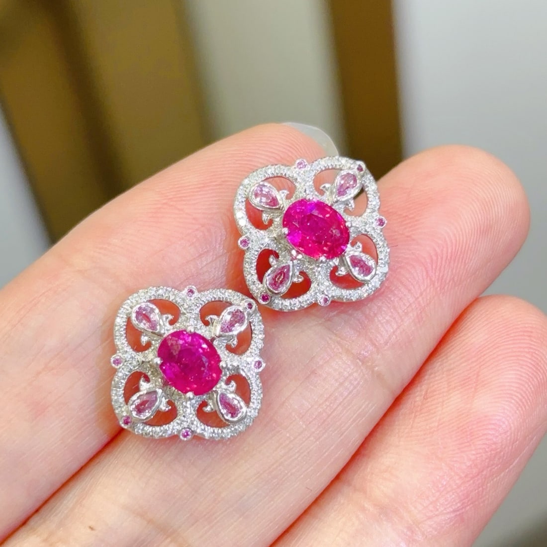 14k Gold 1.2 Ct Natural Tourmaline & Diamond Earrings: Ref:231110401 // gold content:14k gold // main gemstone:tourmaline // shape:oval // carat weight:1. 2ct // color:red // treatment:natural // // adjacent gemstone 2 : diamond // shape:round //