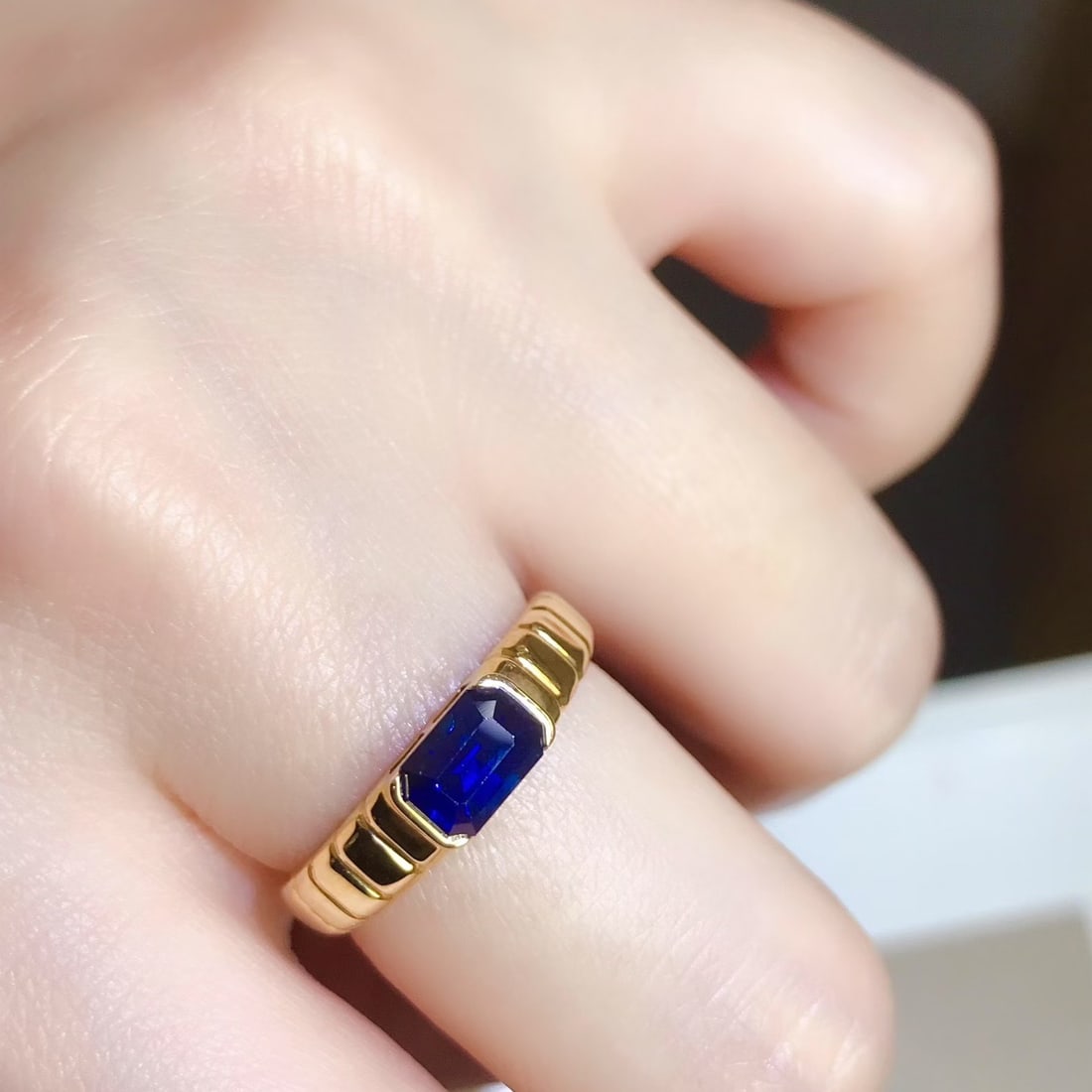 14k Gold 1.21 Ct Vivid Blue Natural Sapphire Ring - 4