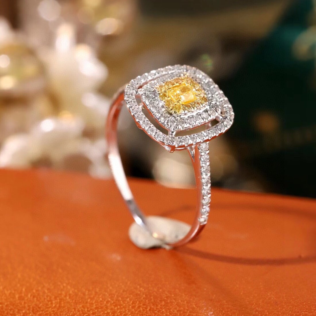 14k Gold 0.55 Ctw Natural Yellow Diamond & Diamond Ring - 2