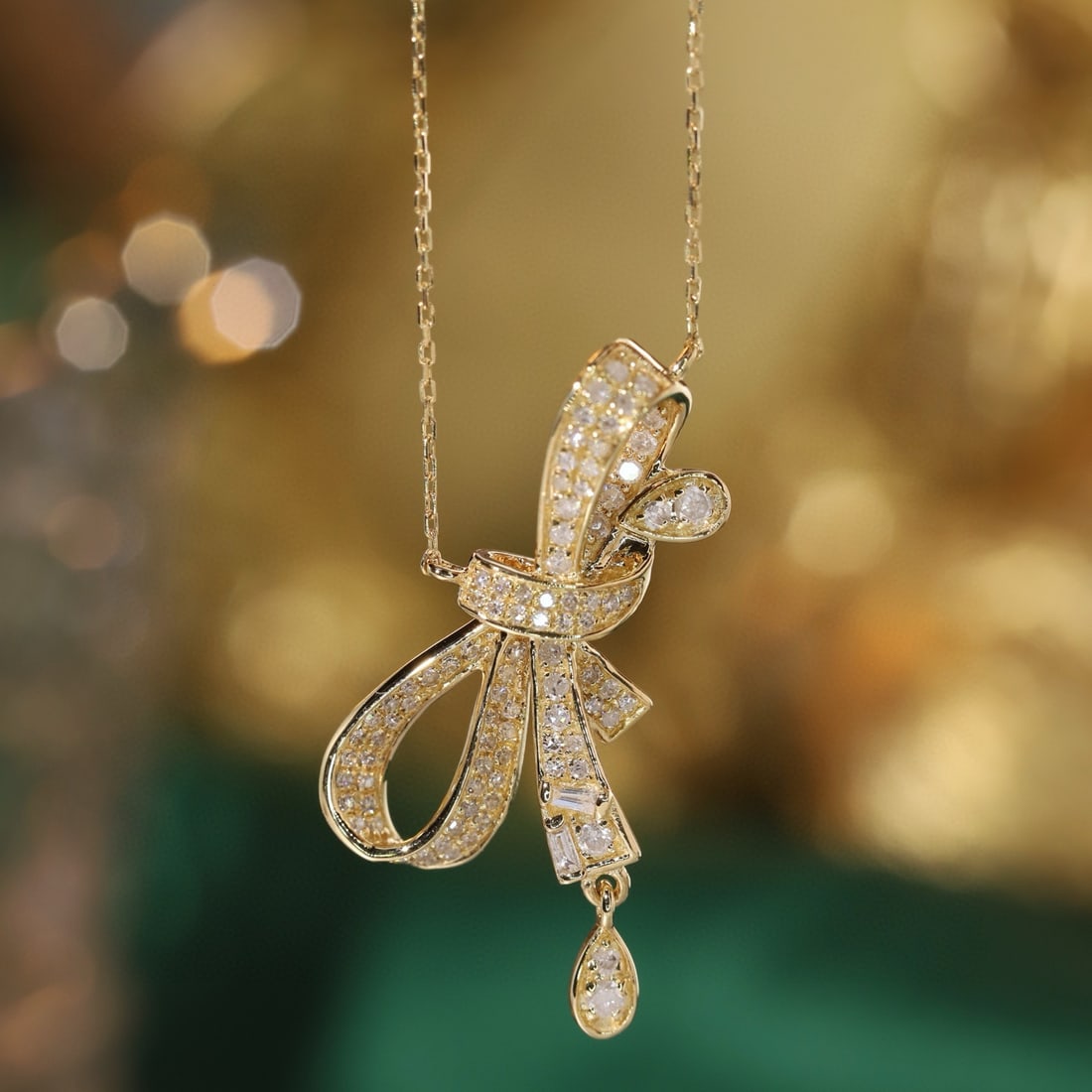 14k Gold 0.3 Ct Natural H Diamond Necklace: Ref:231111081 // gold content:14k gold // main gemstone:diamond // shape:multiple // carat weight:0. 3ct // clarity grade:vs-si // color:h // treatment:natural // High Estimate: 3300Condition: