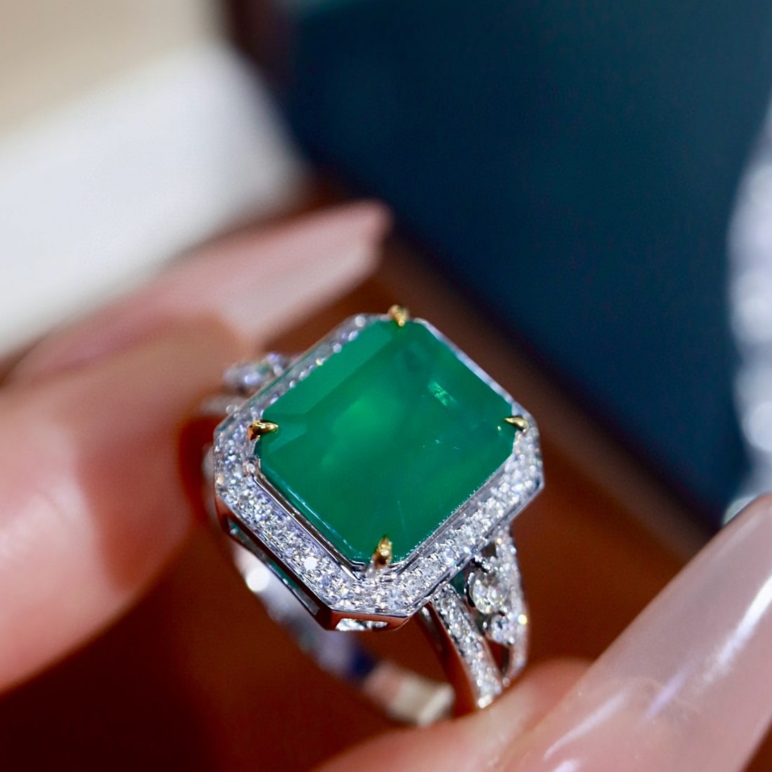 14k Gold 4.16 Ctw Natural Emerald & Diamond Ring - 2