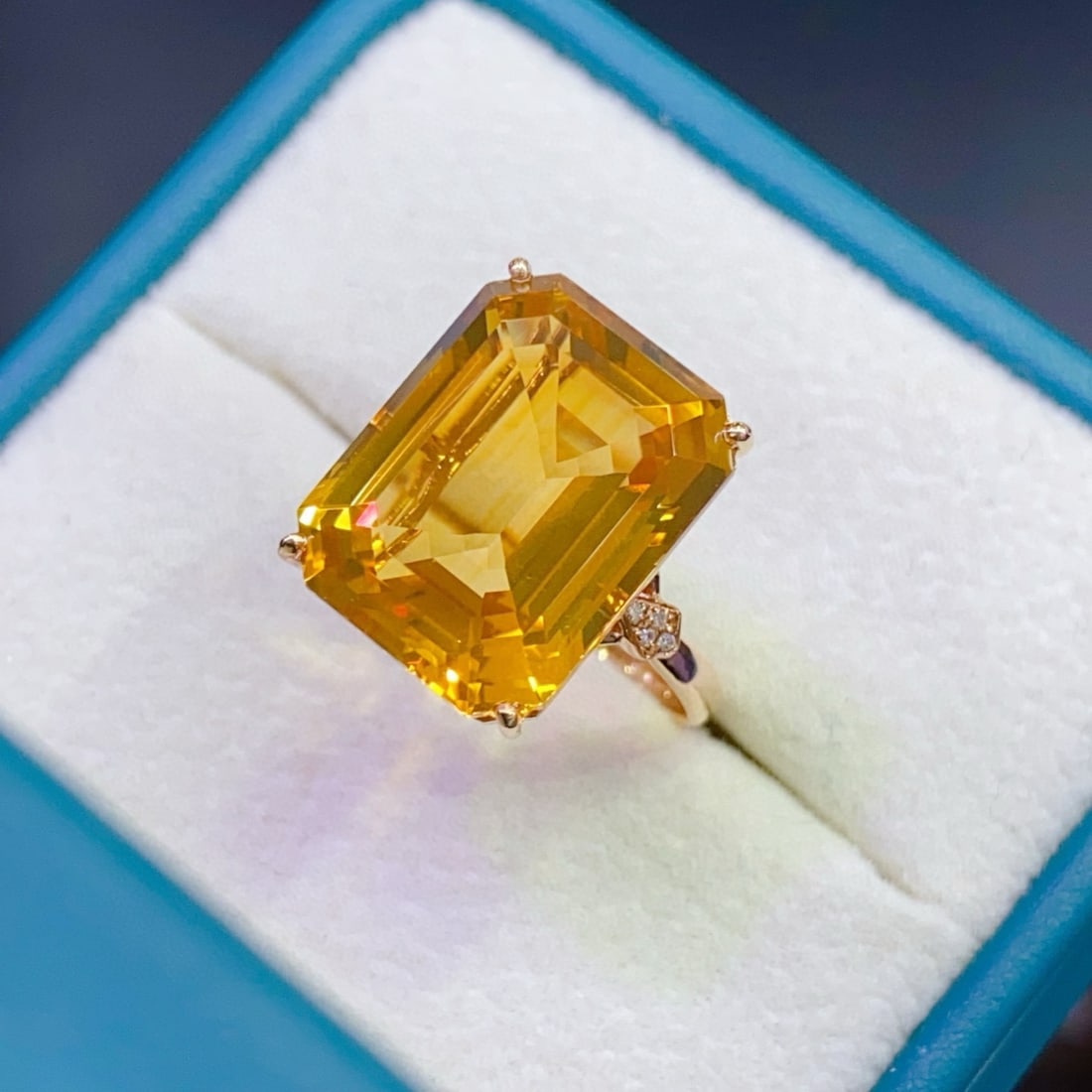 14k Gold 10.42 Ctw Natural Citrine & Diamond Ring: Ref:231111144 // gold content:14k gold // ring size:7. 25us // // main gemstone:citrine // shape:octagonal // carat weight:10. 4ct // color:yellow // treatment:natural // // adjacent gemstone 2 :