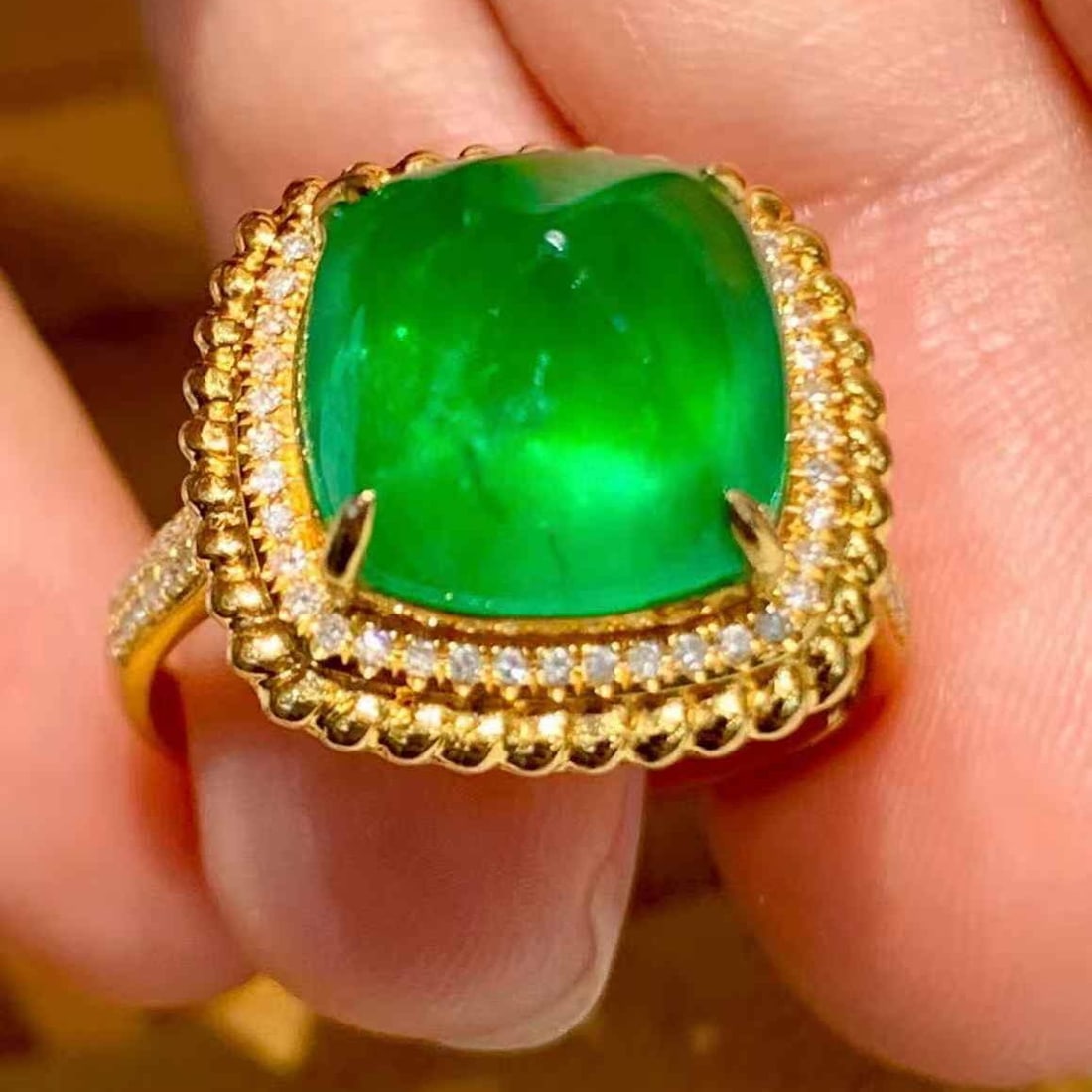 14k Gold 5.6 Ct Natural Emerald & Diamond Ring - 2