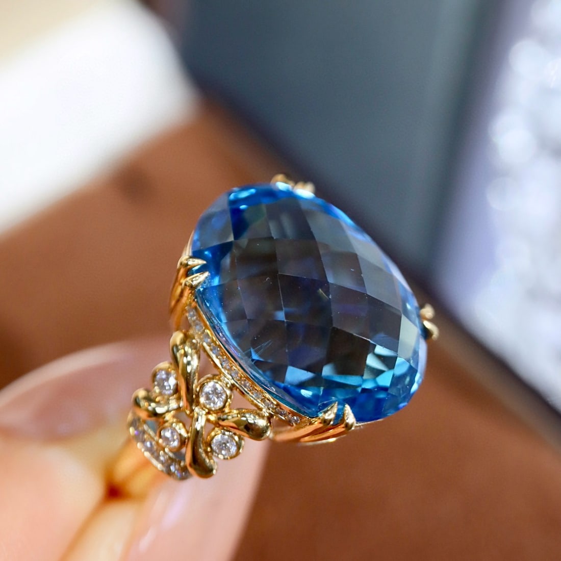 14k Gold 20.38 Ctw Natural Topaz & Diamond Ring - 3