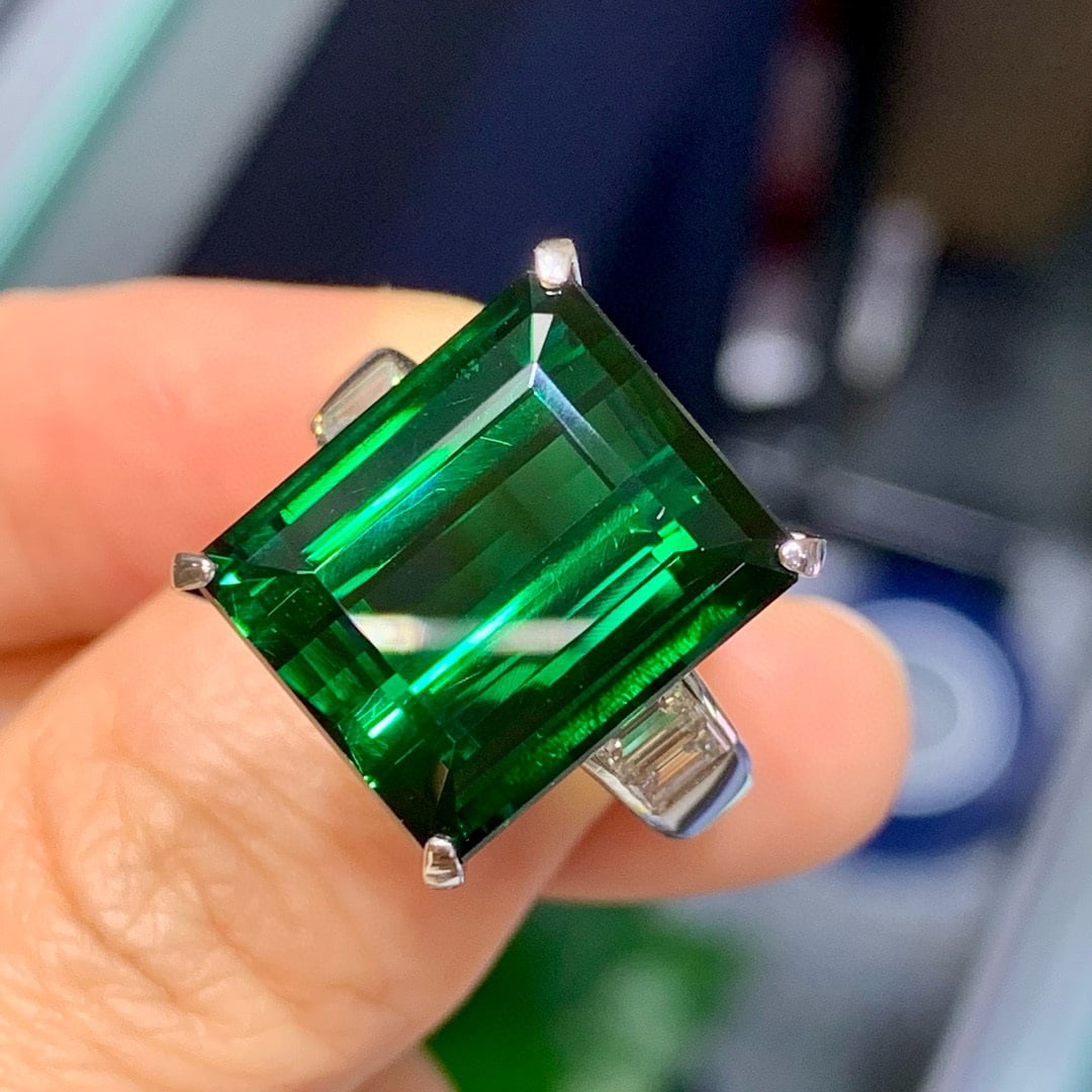 14k Gold 16.29 Ctw Natural Tourmaline & Diamond Ring: Ref:231111229 // gold content:14k gold // ring size:7. 25us // // main gemstone:tourmaline // shape:octagonal // carat weight:15. 47ct // color:green // treatment:natural // // adjacent gemstone 2