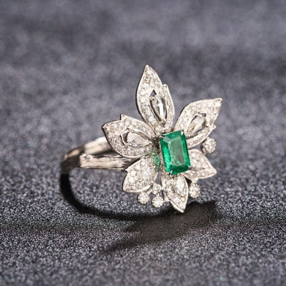 14k Gold 0.48 Ct Vivid Green Natural Emerald & Diamond Ring - 2