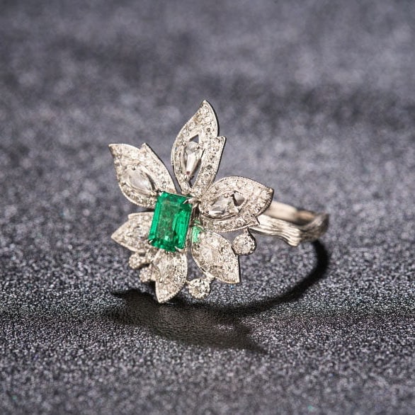 14k Gold 0.48 Ct Vivid Green Natural Emerald & Diamond Ring - 3