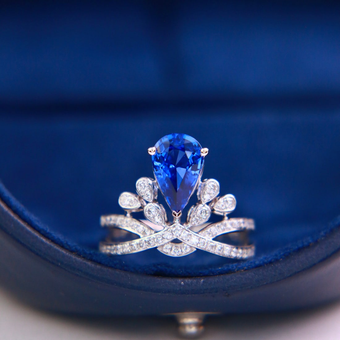 14k Gold 2.00 Ctw Natural Sapphire & Diamond Ring: Ref:231112034 // gold content:14k gold // ring size:7. 25us // // main gemstone:sapphire // shape:pear // carat weight:1. 68ct // color:blue // treatment:natural // // adjacent gemstone 2 :