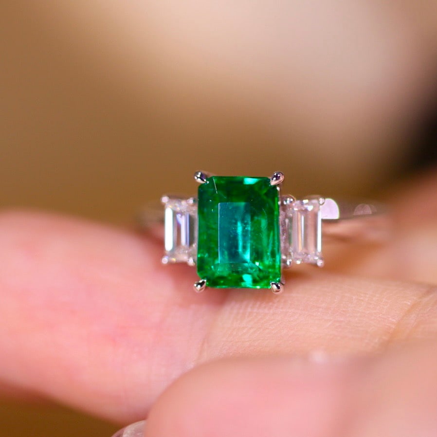 14k Gold 1.69 Ct Vivid Green Natural Emerald & Diamond Ring - 3