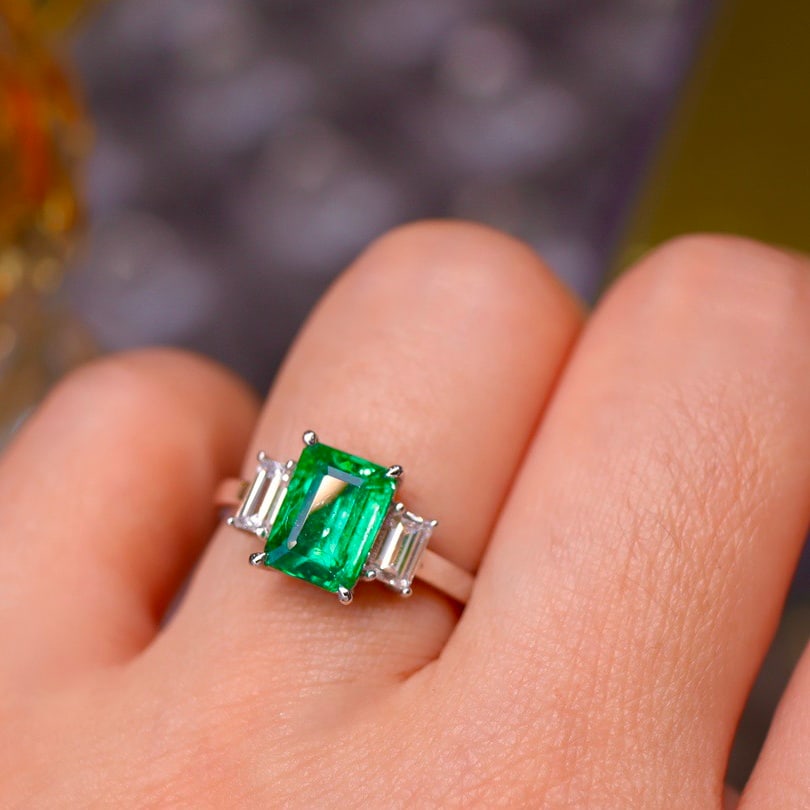 14k Gold 1.69 Ct Vivid Green Natural Emerald & Diamond Ring - 4