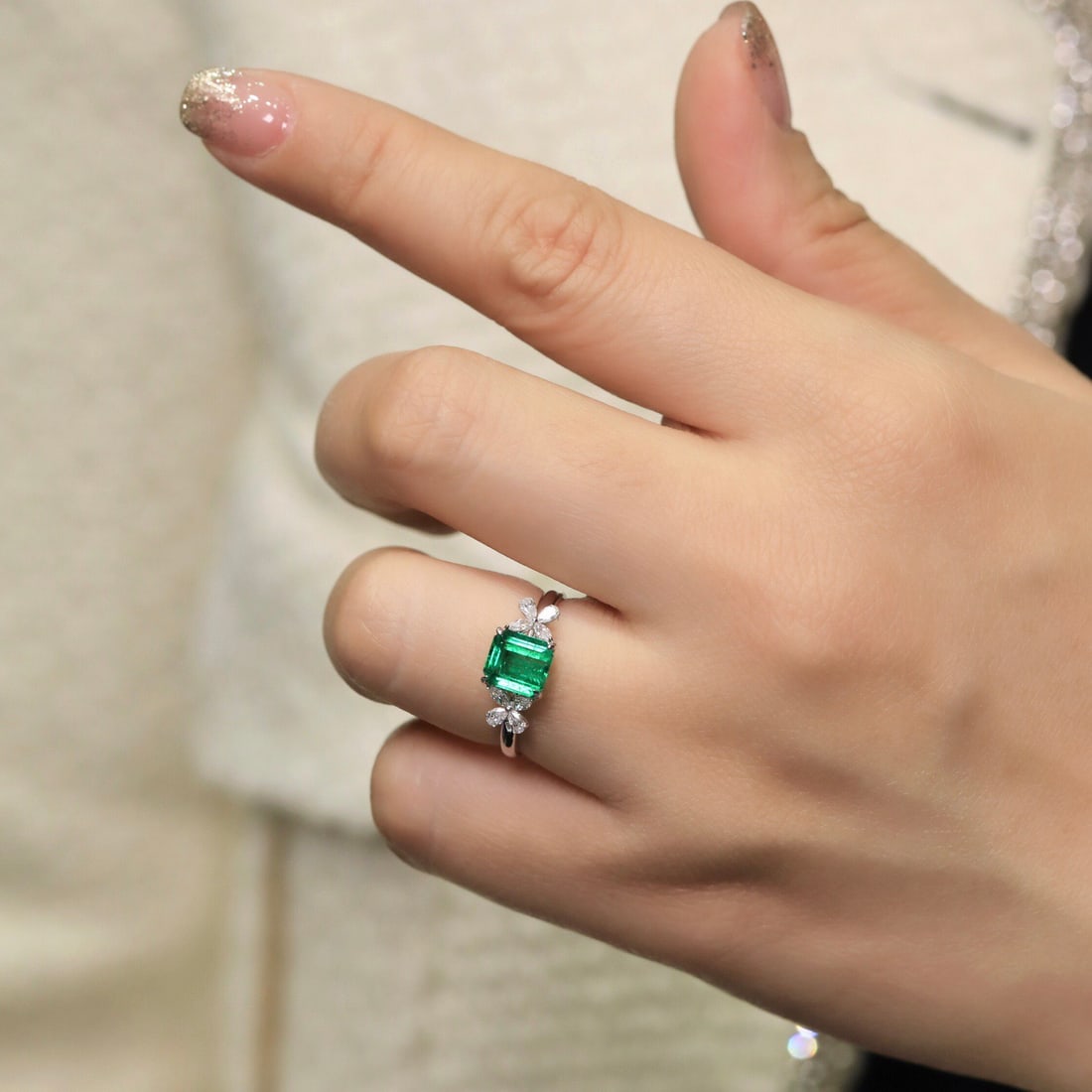 14k Gold 1.36 Ct Vivid Green Natural Emerald & Diamond Ring - 4