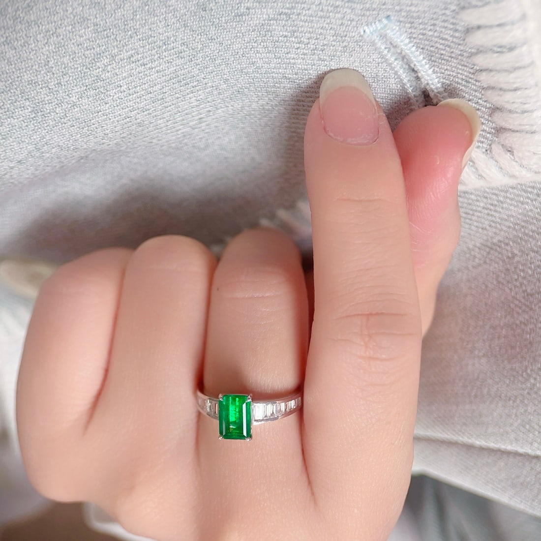 14k Gold 1.68 Ctw Vivid Green Natural Emerald & Diamond Ring - 5