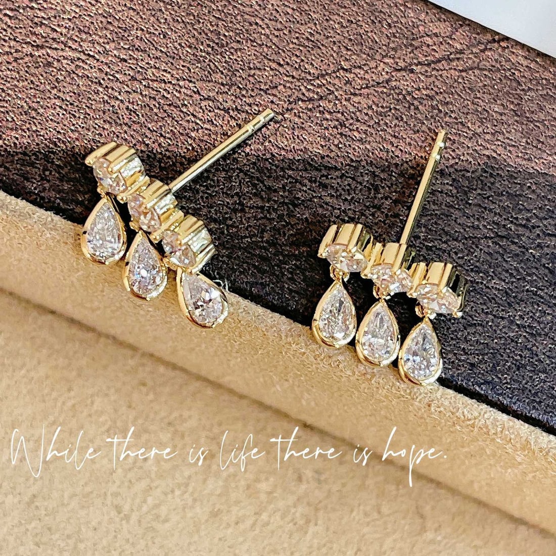 14k Gold 1.2 Ct Lab Grown Diamond Earrings: Ref:231112131 // gold content:14k gold // main gemstone:lab grown diamond // shape:multiple // carat weight:1. 2ct // clarity grade:vs-si // color:h // Condition: NewLow Estimate: 2000.00High