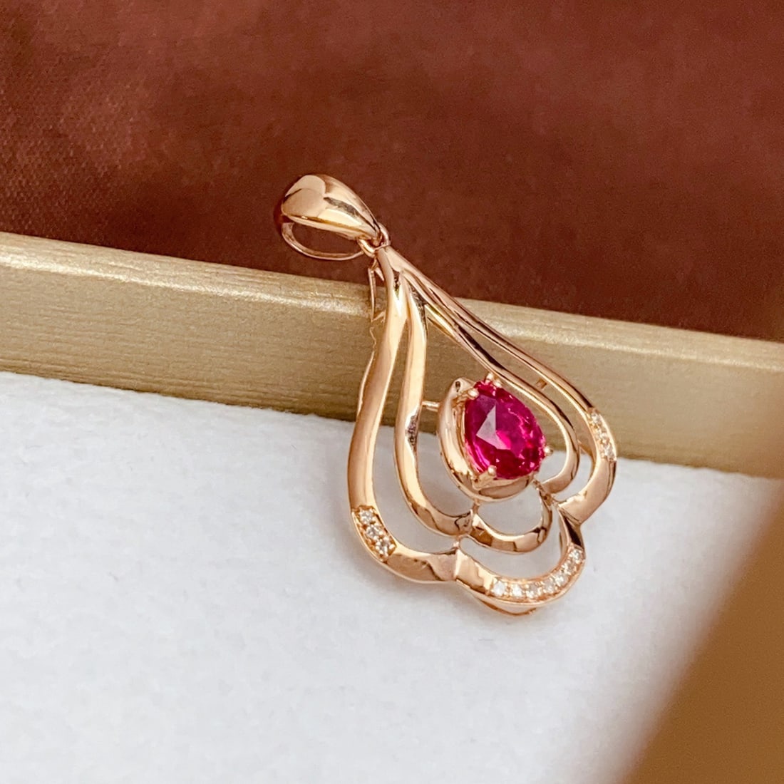 14k Gold 0.55 Ct Natural Ruby & Diamond Pendant( Without Chain ): Ref:231112132 // gold content:14k gold // main gemstone:ruby // shape:pear // carat weight:0. 55ct // color:red // treatment:natural // // adjacent gemstone 2 : diamond // number of stones:13 //