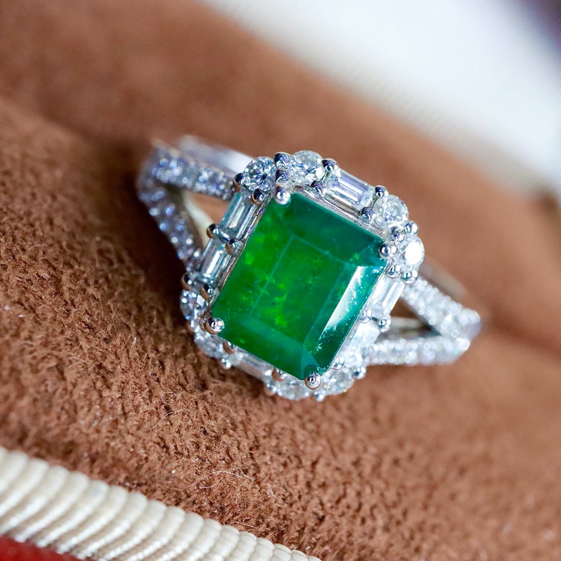 14k Gold 1.62 Ctw Vivid Green Natural Emerald & Diamond Ring: Ref:231112176 // gold content:14k gold // ring size:7. 25us // // main gemstone:emerald // shape:octagonal // carat weight:1. 20ct // color:vivid green // treatment:natural // // adjacent gemstone 2 :