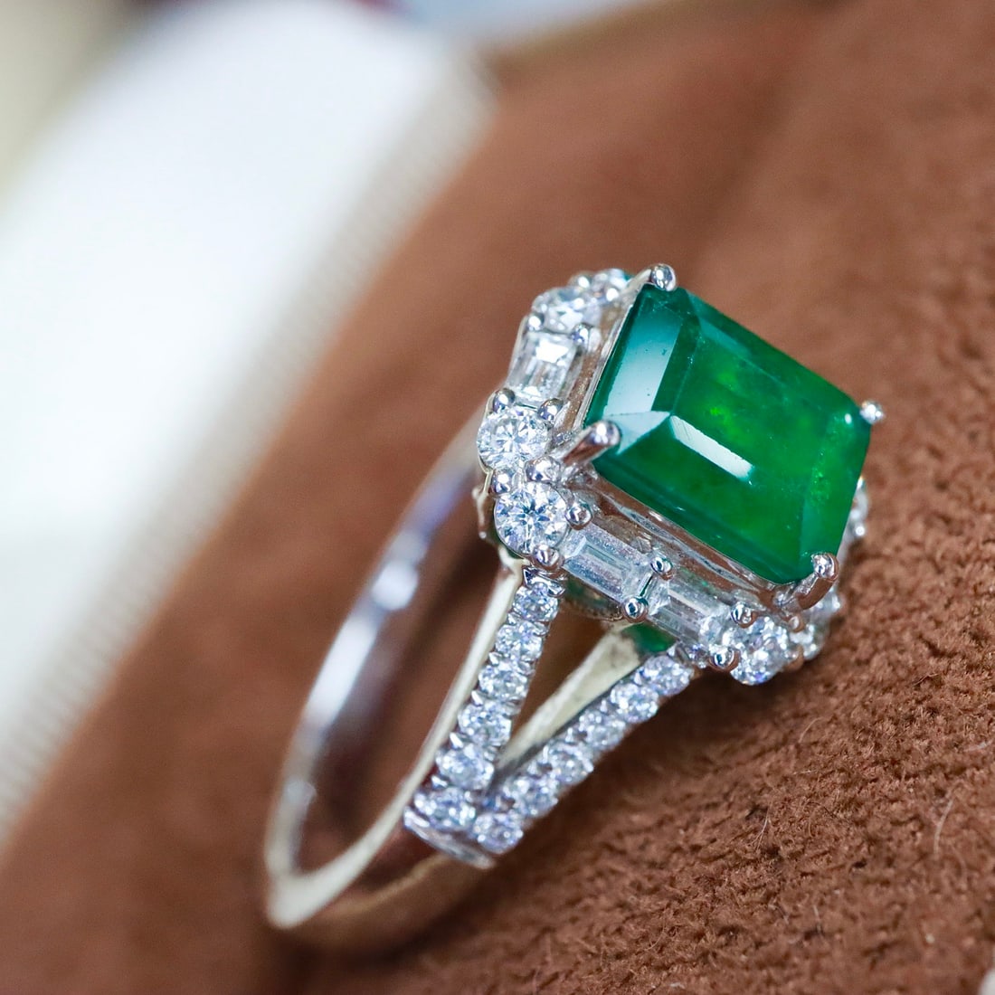 14k Gold 1.62 Ctw Vivid Green Natural Emerald & Diamond Ring - 4