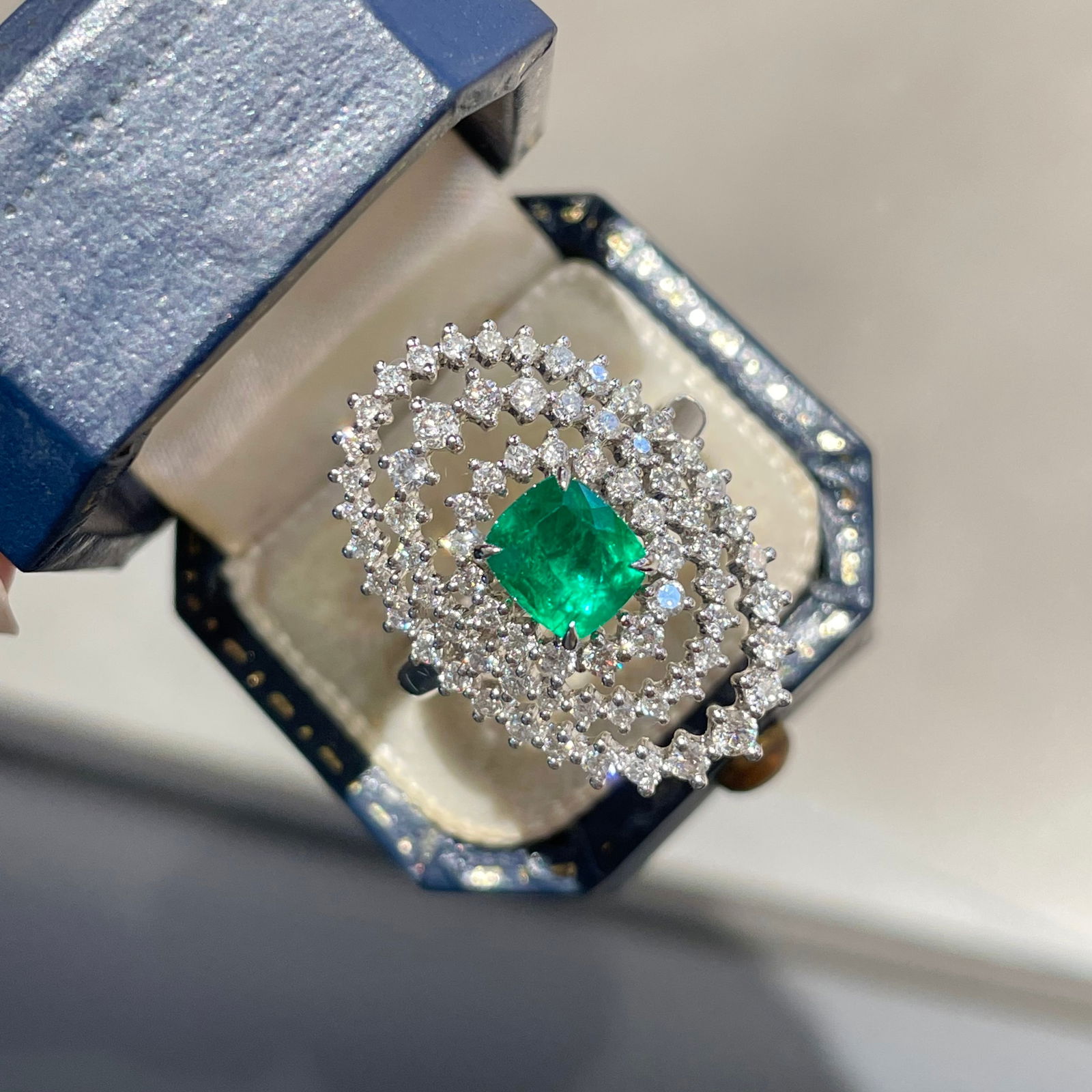 14k Gold 2.22 Ctw Vivid Green Natural Emerald & Diamond Ring - 3