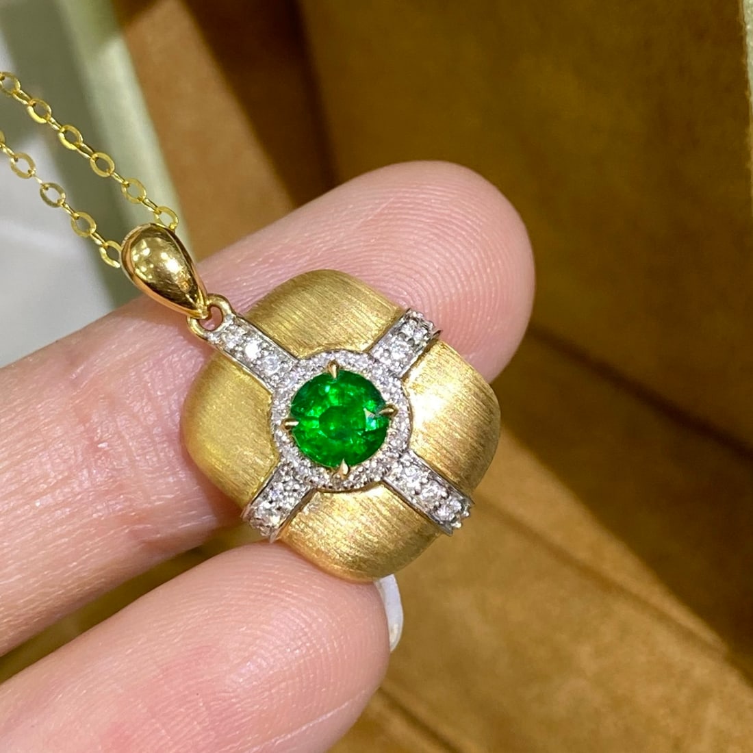 14k Gold 0.58 Ctw Vivid Green Natural Emerald & Diamond Pendant( Without Chain ) - 4