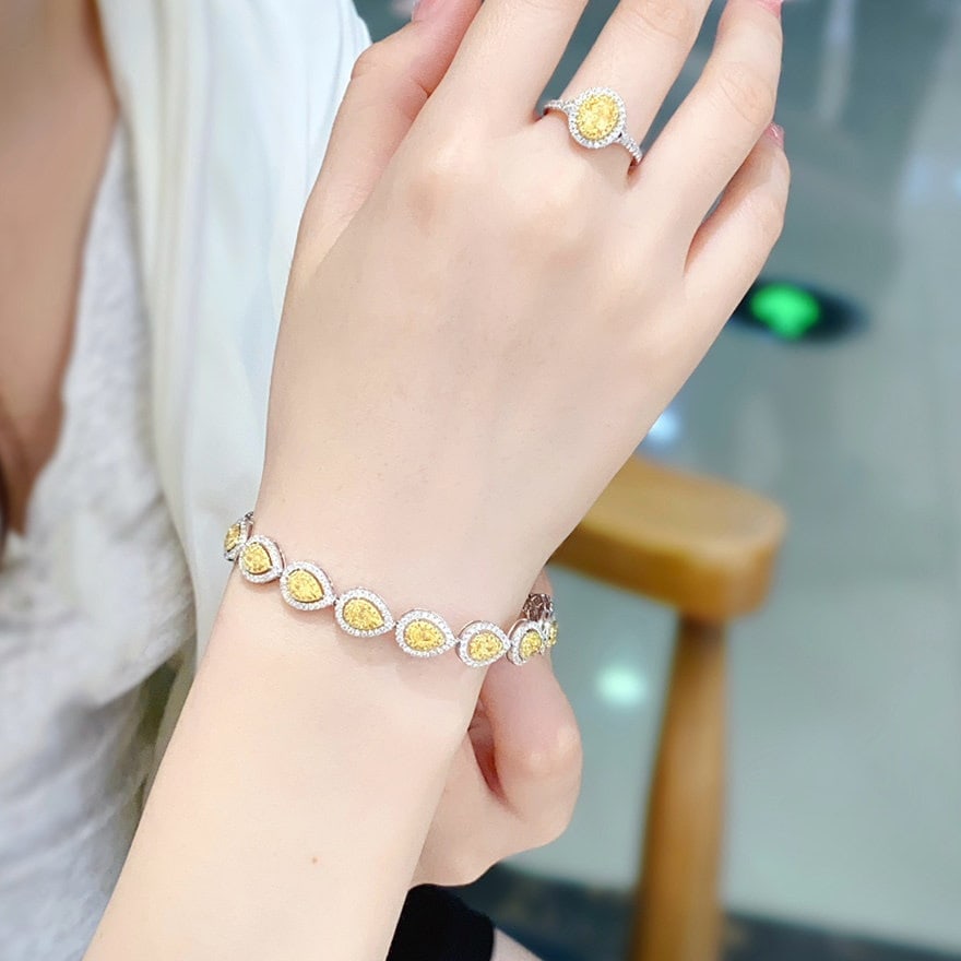 14k Gold 3.70 Ctw Natural Yellow Diamond & Diamond Bracelet - 4