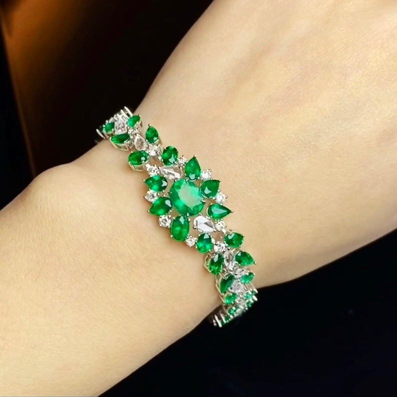 14k Gold 8.88 Ctw Vivid Green Natural Emerald & Diamond Bracelet - 5